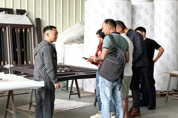 Overseas clients inspecting aluminum door factory